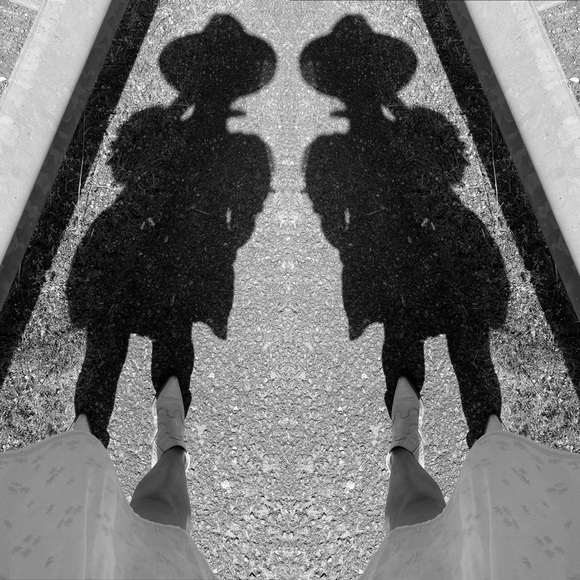 ✨LIKE TO BOOKMARK CLOSET✨Welcome to Just Breezin’!✨ - Picture 4 of 4